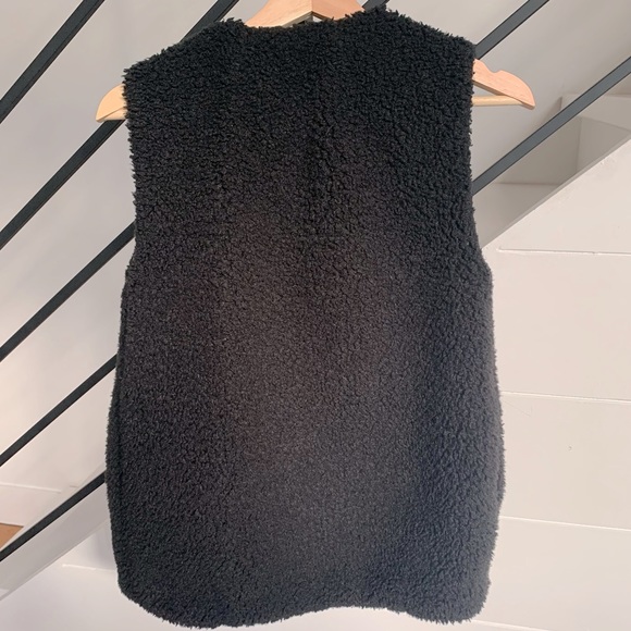 SOLD: Wilfred by Aritzia Chatou Sherpa Vest - Picture 3 of 6